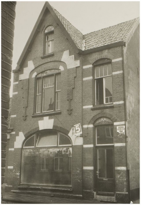 Zuiderstraat 45, café van Beekhuizen. Fotograaf onbekend.